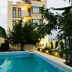 https://hotel-king-tom.alltbilisihotels.com
